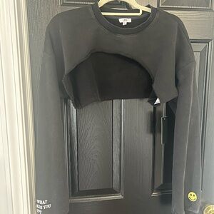 Cropped sweatshirt with cute sleeve detail